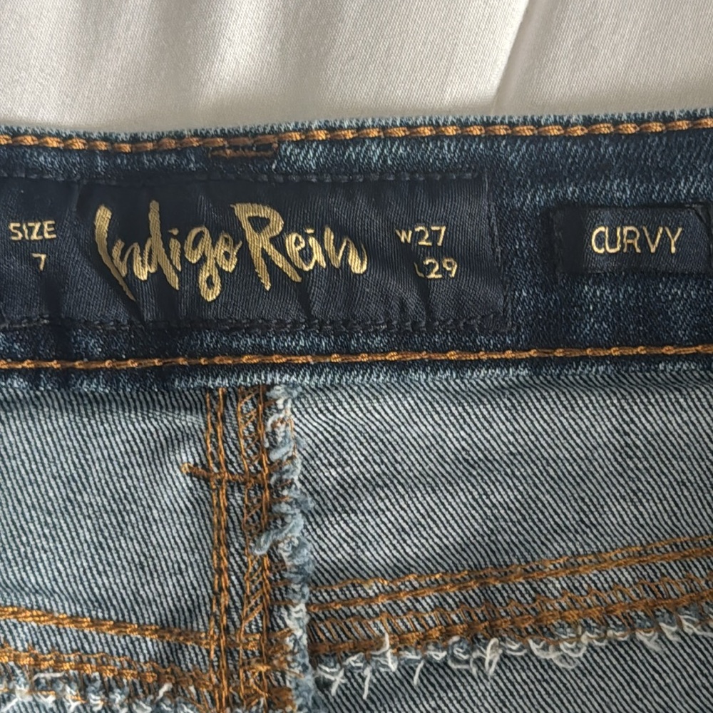 Indigo Rein Blue curvy Distressed Jeans
Size 7/27 - Picture 3 of 6